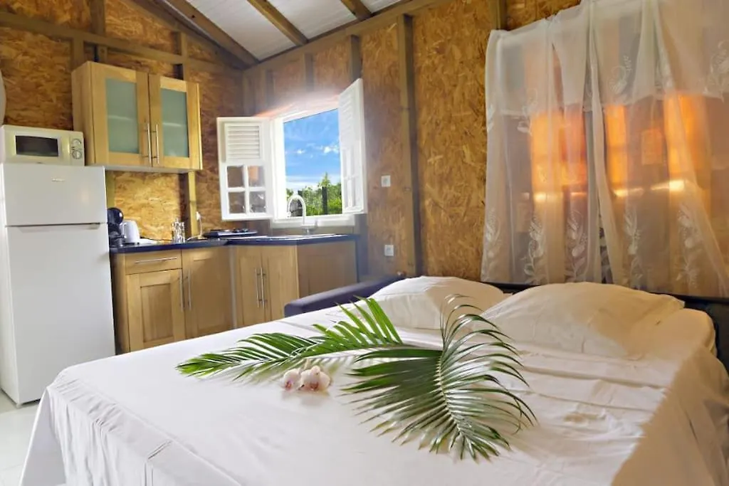 Bungalow A Petit Macabou Piscine & Plage A Proximite Ле-Воклен Деревянный коттедж